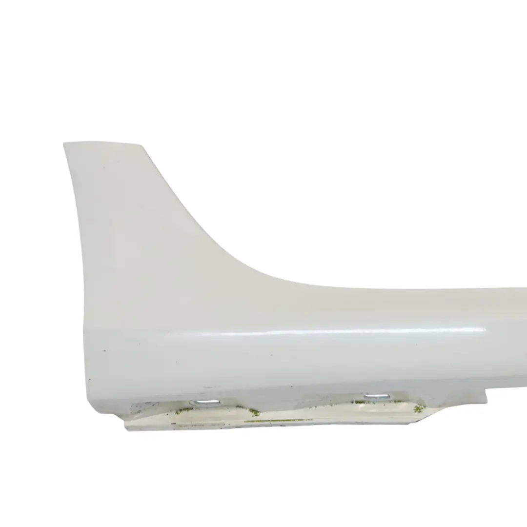 Panneau de recouvrement latérale du seuil droit Ibis White - Y9C pour Audi A6 4G à propos du numéro de pièce 4G0853856F Audi A6 4G Panneau de recouvrement latérale du seuil droit Ibis White - Y9C - SKU 4G0853856F-IWH - Numéro de pièce 4G0853856F