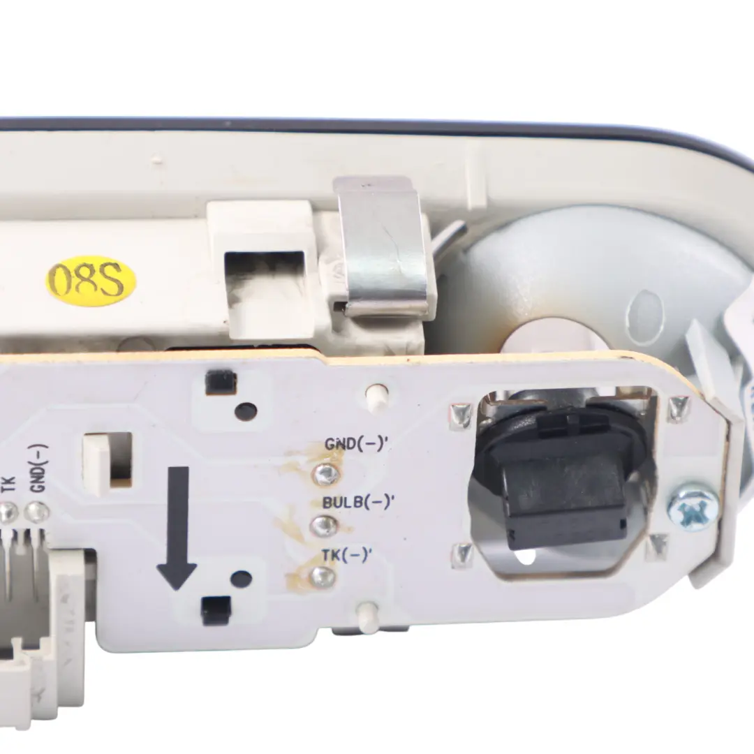 Tylna Lampa Podsufitki Oświetlenie Kabiny do Audi A6 C7 o numerze 4G0947111 Audi A6 C7 Tylna Lampa Podsufitki Oświetlenie Kabiny - SKU 4G0947111 - Numer Części 4G0947111