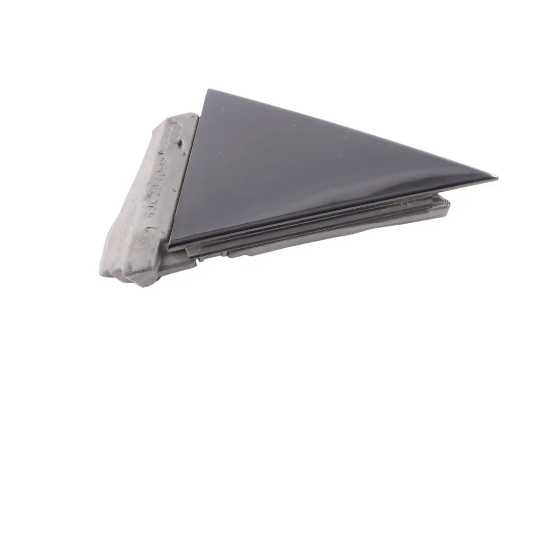 Triangle Cover Trim Porta Posteriore Sinistra Nero Lucido per Audi A6 C7 con numero di parte 4G5853273 Audi A6 C7 Triangle Cover Trim Porta Posteriore Sinistra Nero Lucido - SKU 4G5853273 - Numero di parte 4G5853273
