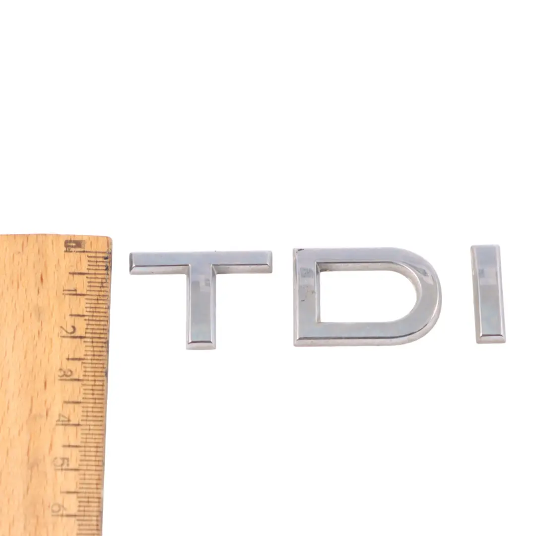 Napis Emblemat Klapy Pokrywy Bagażnika TDI Chrom do Audi Q3 8U o numerze 4H0853737B Audi Q3 8U Napis Emblemat Klapy Pokrywy Bagażnika TDI Chrom - SKU 4H0853737B - Numer Części 4H0853737B