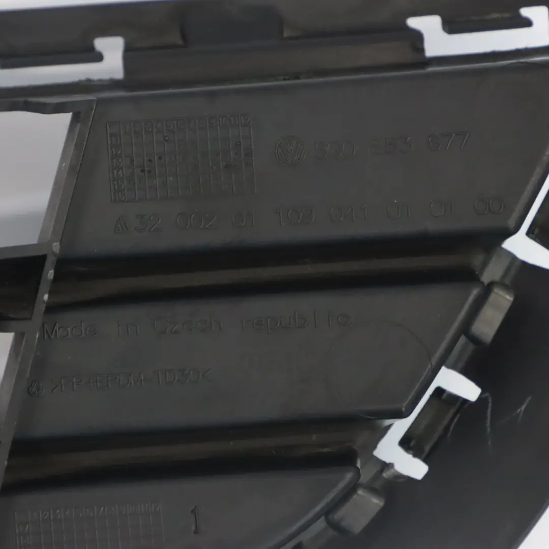 5G Grill Atrapa Dolna Kratka Zderzaka do Volkswagen Golf 7 VII o numerze 5G0853677 Volkswagen Golf 7 VII 5G Grill Atrapa Dolna Kratka Zderzaka - SKU 5G0853677 - Numer Części 5G0853677