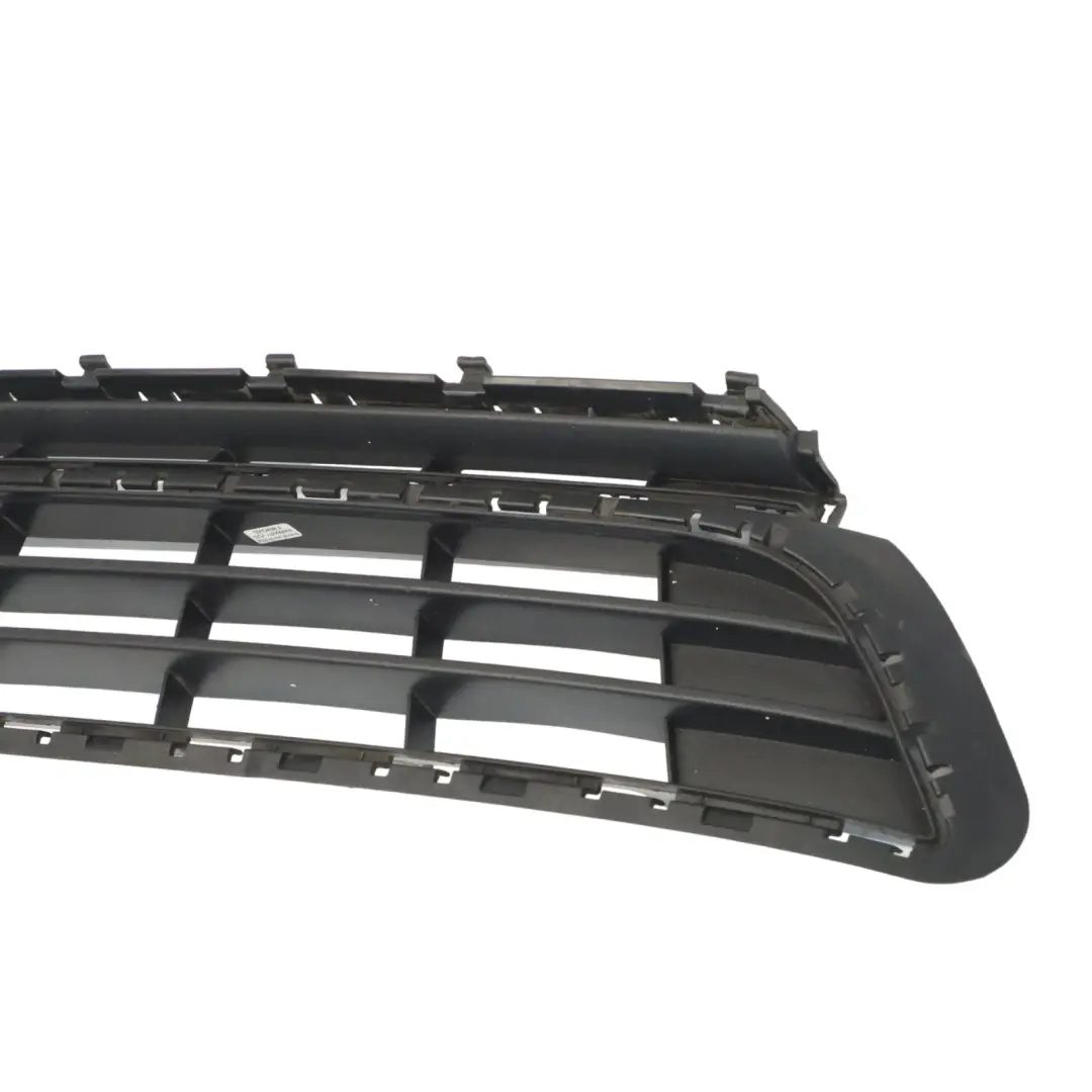 5G Grill Atrapa Dolna Kratka Zderzaka do Volkswagen Golf 7 VII o numerze 5G0853677 Volkswagen Golf 7 VII 5G Grill Atrapa Dolna Kratka Zderzaka - SKU 5G0853677 - Numer Części 5G0853677