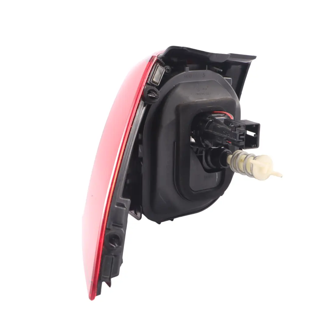 Fanale posteriore esterno destro per VW Volkswagen Golf 7 con numero di parte 5G0945096M VW Volkswagen Golf 7 Fanale posteriore esterno destro - SKU 5G0945096M - Numero di parte 5G0945096M