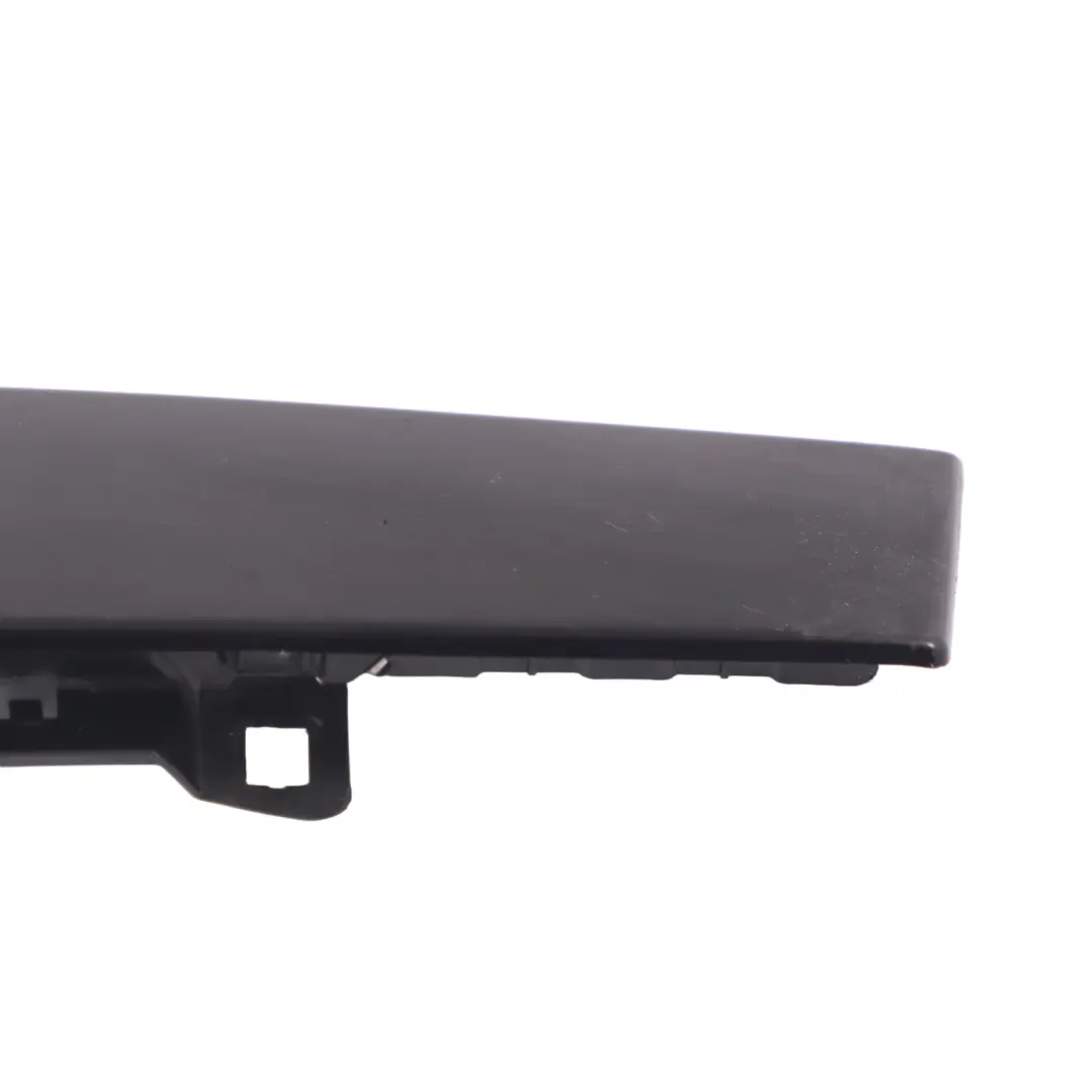 Porta Anteriore Telaio Finestra Destra Pannello Copertura per VW Golf 7 con numero di parte 5G4837890B VW Golf 7 Porta Anteriore Telaio Finestra Destra Pannello Copertura - SKU 5G4837890B - Numero di parte 5G4837890B