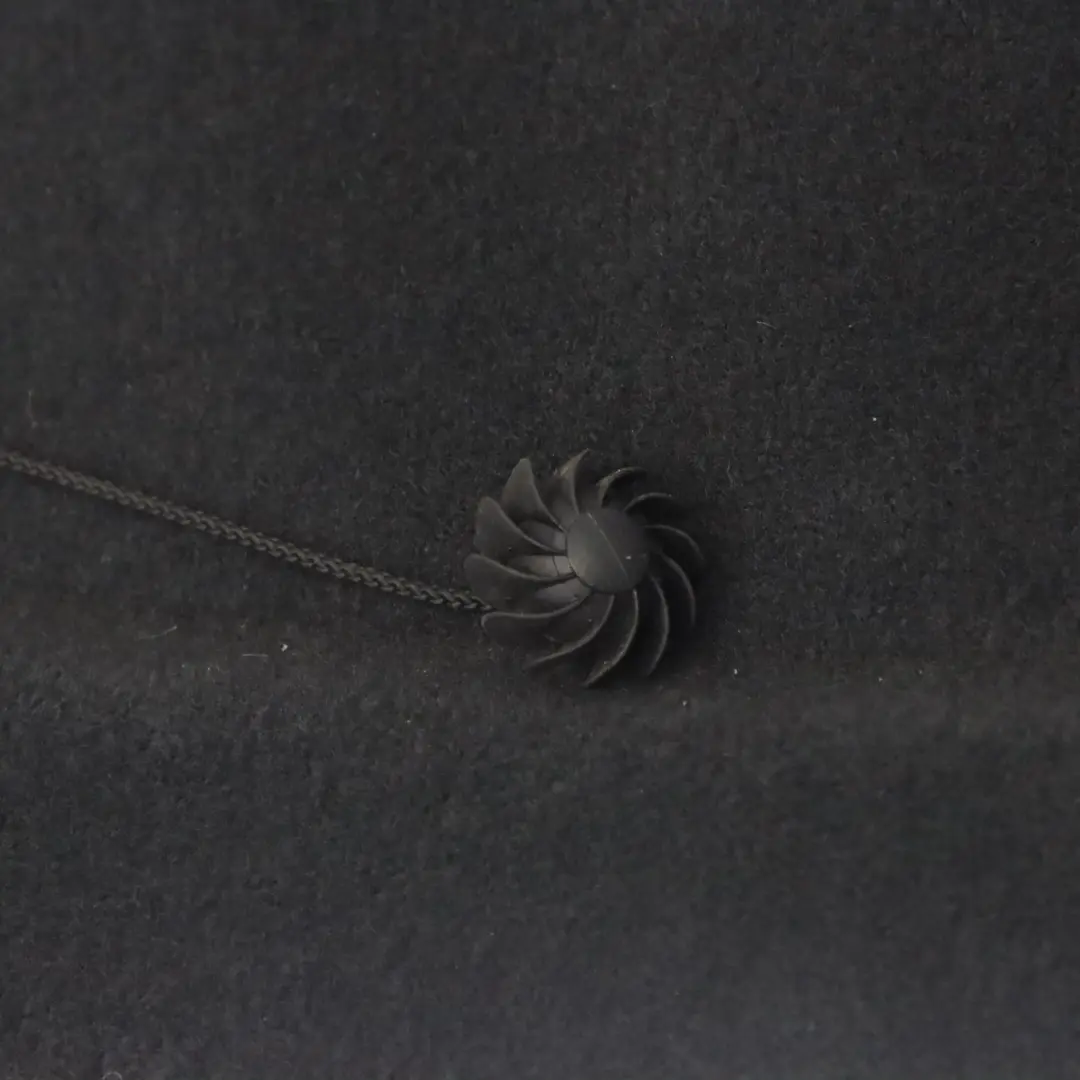 5G Pannello di copertura del bagagliaio Nero per Volkswagen Golf con numero di parte 5G6867769F Volkswagen Golf 5G Pannello di copertura del bagagliaio Nero - SKU 5G6867769F - Numero di parte 5G6867769F