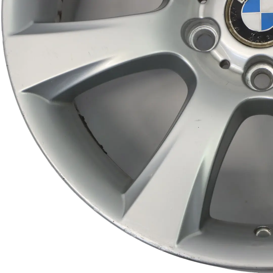 Silberne Leicht Metall Felge Sternspeiche 330 8J 18" ET:30 für BMW F10 F11 mit Teilenummer 6790176 BMW F10 F11 Silberne Leicht Metall Felge Sternspeiche 330 8J 18" ET:30 - SKU 6790176-1 - Teilenummer 6790176