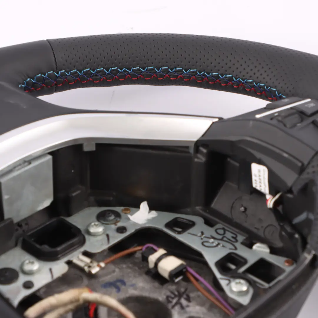 NUOVO Pelle Nera Sport Riscaldato per Volante BMW F01 F10 F11 F12 F07 con numero di parte 6790894 Volante BMW F01 F10 F11 F12 F07 NUOVO Pelle Nera Sport Riscaldato - SKU 6790894-1 - Numero di parte 6790894