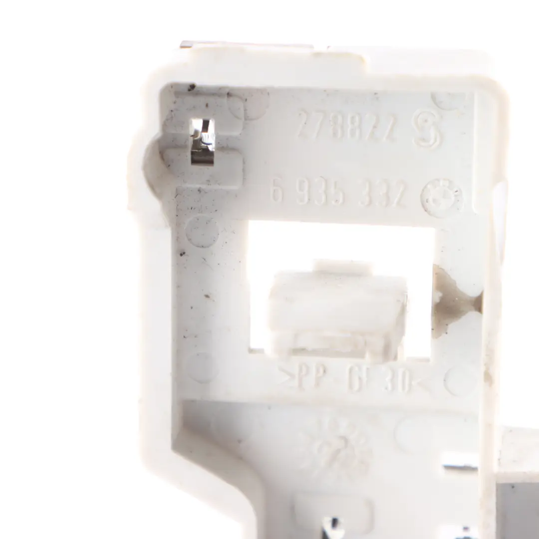 Portalámparas Trasero En Luz De Tapa De Maletero Derecho para BMW E61 con número de pieza 6935332 BMW E61 Portalámparas Trasero En Luz De Tapa De Maletero Derecho - SKU 6935332 - Número de pieza 6935332