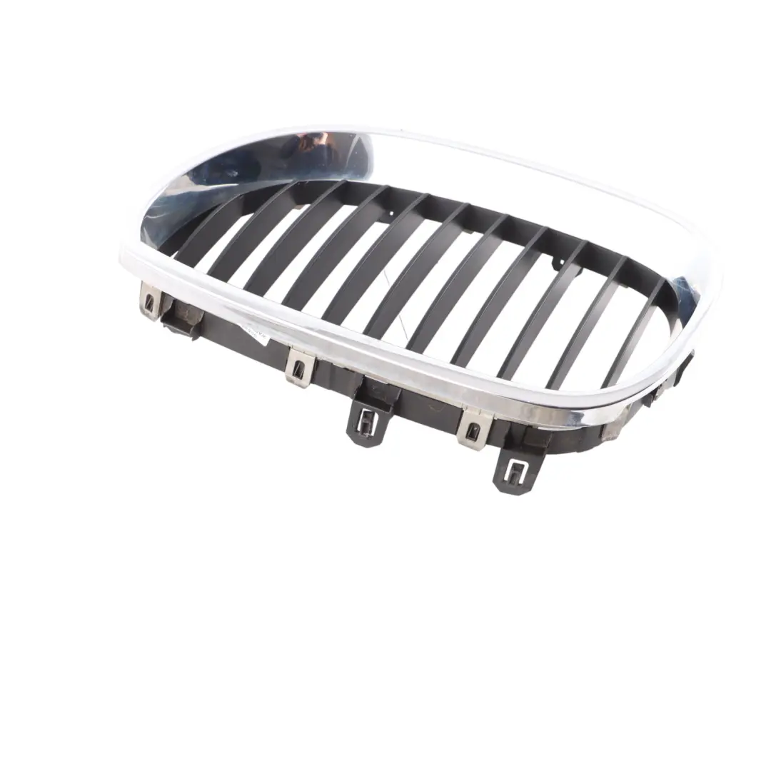 Griglia Cornice Cromata SX 5113 per BMW E60 E61 LCI con numero di parte 7065701 BMW E60 E61 LCI Griglia Cornice Cromata SX 5113 - SKU 7065701-1 - Numero di parte 7065701