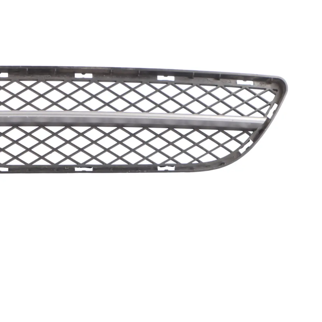 Grill środkowy przedni zderzak do BMW E90 E91 o numerze 7134074 BMW E90 E91 Grill środkowy przedni zderzak - SKU 7134074-2 - Numer Części 7134074