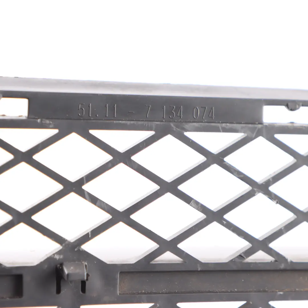 Gitter Mitte Grill Teil Abdeckung Vorne Stoßstange für BMW 3 er E90 E91 mit Teilenummer 7134074 BMW 3 er E90 E91 Gitter Mitte Grill Teil Abdeckung Vorne Stoßstange - SKU 7134074-2 - Teilenummer 7134074