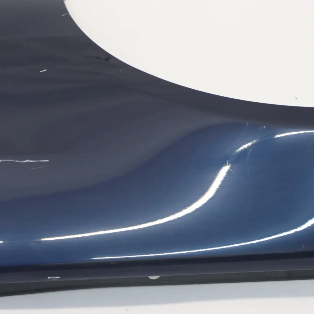 Pannello laterale parafango anteriore sinistro Tiefseeblau Blu - A76 per BMW E90 E91 con numero di parte 7135679 BMW E90 E91 Pannello laterale parafango anteriore sinistro Tiefseeblau Blu - A76 - SKU 7135679-DSB2 - Numero di parte 7135679