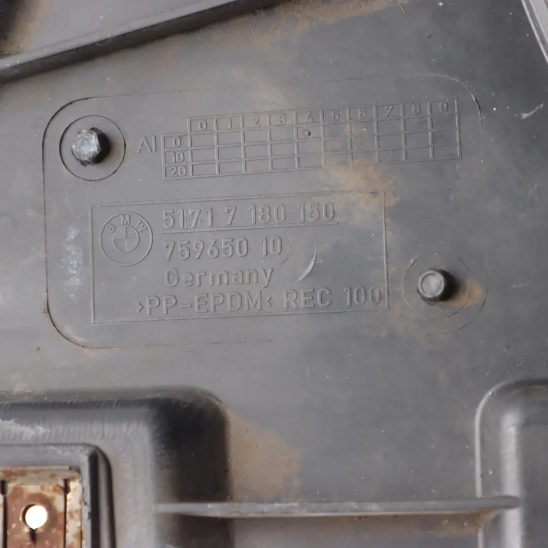 Arco Ruota Anteriore Fondo Alloggiamento Protezione Destra per BMW E82 con numero di parte 7180150 BMW E82 Arco Ruota Anteriore Fondo Alloggiamento Protezione Destra - SKU 7180150-2 - Numero di parte 7180150