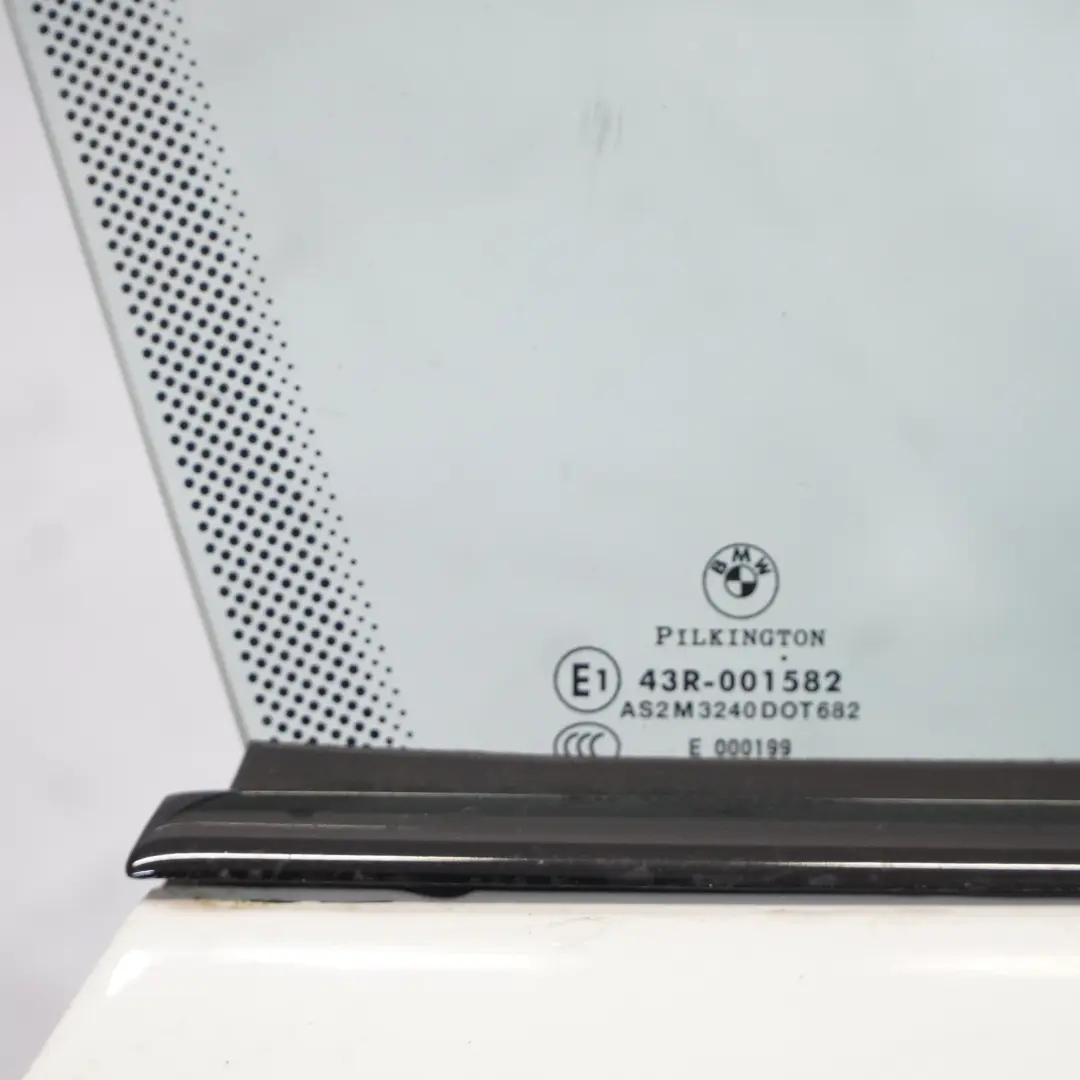 Porta Anteriore Destra Alpinweiss Alpine White - 300 per BMW E81 E82 E88 con numero di parte 7207446 BMW E81 E82 E88 Porta Anteriore Destra Alpinweiss Alpine White - 300 - SKU 7207446-AW - Numero di parte 7207446