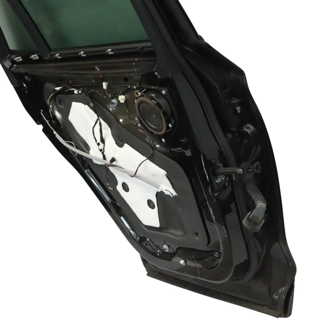 Porta posteriore sinistra Black Sapphire Metallic - 475 per BMW X3 F25 con numero di parte 7238695 BMW X3 F25 Porta posteriore sinistra Black Sapphire Metallic - 475 - SKU 7238695-BS1 - Numero di parte 7238695