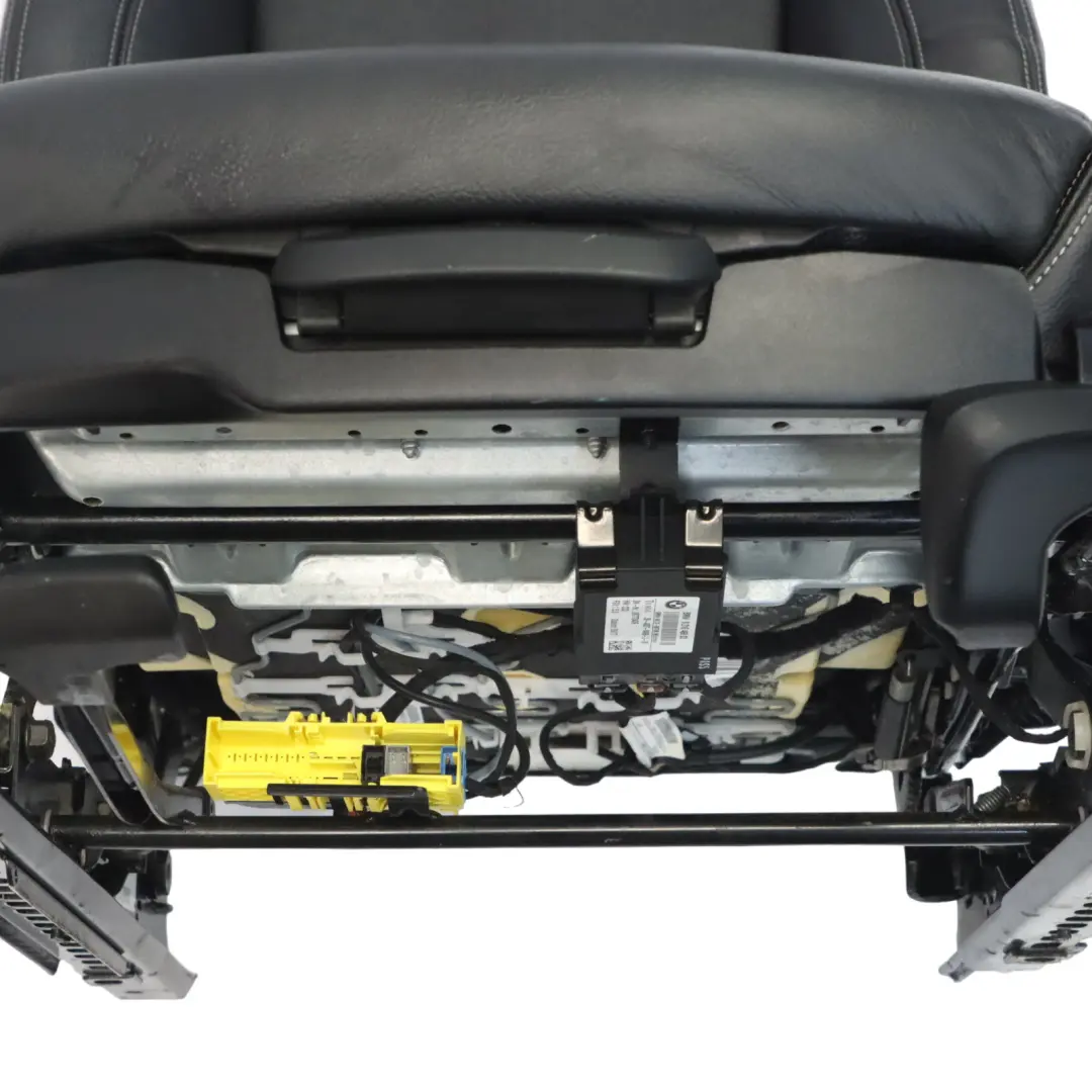 Fotel Lewy Przód Grzany Skóra Nevada Czarna do BMW X3 F25 X4 F26 M Sport o numerze 7255677 BMW X3 F25 X4 F26 M Sport Fotel Lewy Przód Grzany Skóra Nevada Czarna - SKU 7255677-1 - Numer Części 7255677