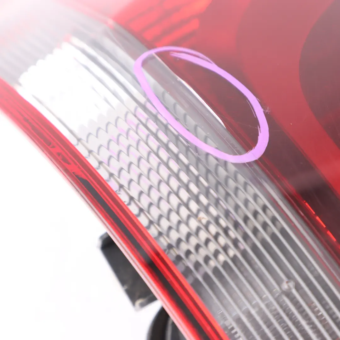 Piloto Trasero Tail Panel Lateral Izquierdo para BMW E82 E88 Sport con número de pieza 7327275 BMW E82 E88 Sport Piloto Trasero Tail Panel Lateral Izquierdo - SKU 7327275 - Número de pieza 7327275