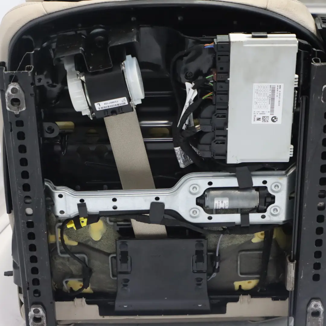 Sedile anteriore sportivo sinistro riscaldato pelle Dakota Oyster per BMW F33 con numero di parte 7327671 BMW F33 Sedile anteriore sportivo sinistro riscaldato pelle Dakota Oyster - SKU 7327671-1 - Numero di parte 7327671