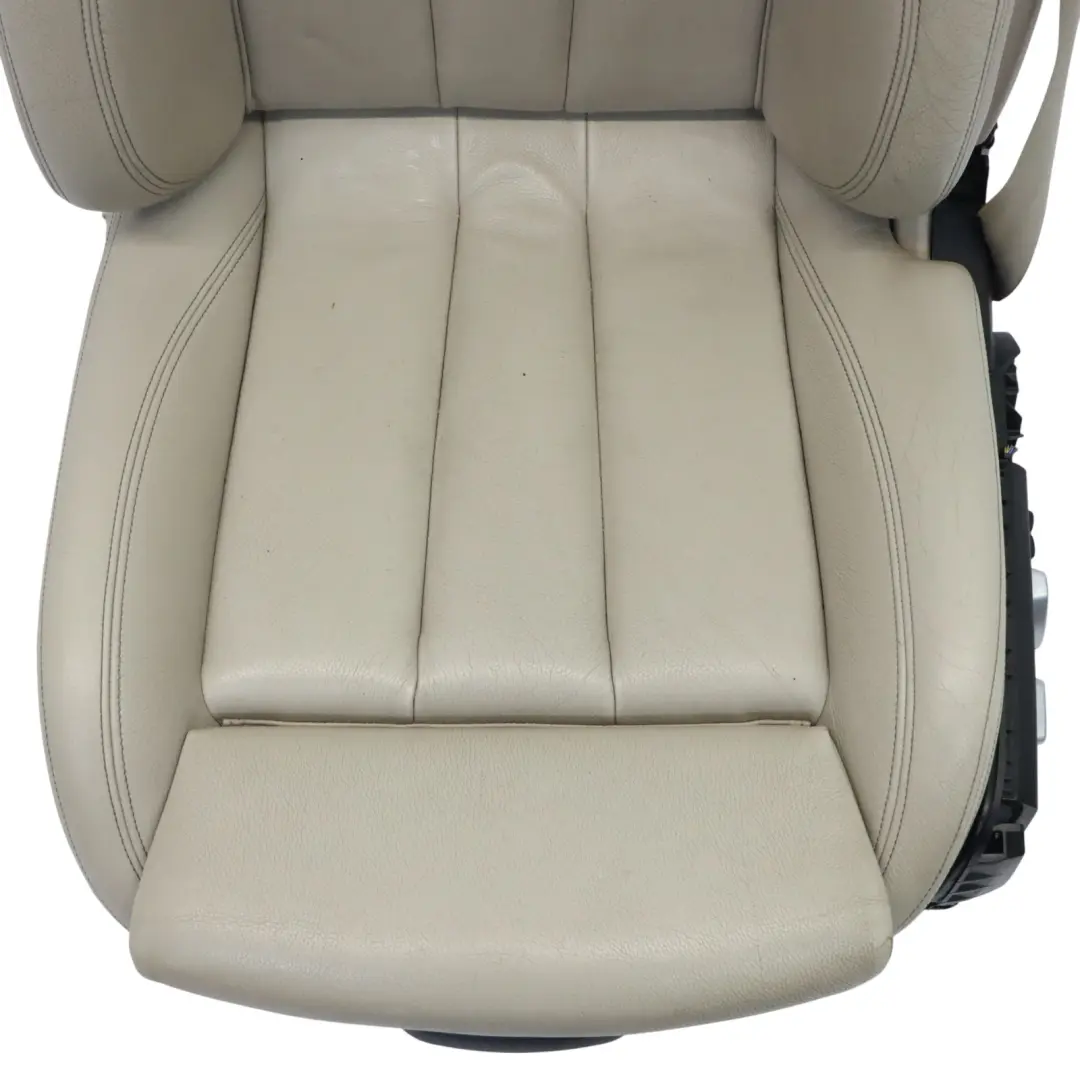 Sedile anteriore sportivo sinistro riscaldato pelle Dakota Oyster per BMW F33 con numero di parte 7327671 BMW F33 Sedile anteriore sportivo sinistro riscaldato pelle Dakota Oyster - SKU 7327671-1 - Numero di parte 7327671