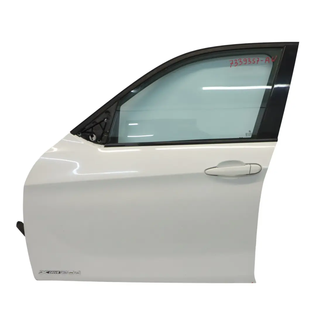 Drzwi Lewe Przednie Alpinweiss 3 Biały - 300 do BMW X1 E84 o numerze 7339357 BMW X1 E84 Drzwi Lewe Przednie Alpinweiss 3 Biały - 300 - SKU 7339357-AW - Numer Części 7339357