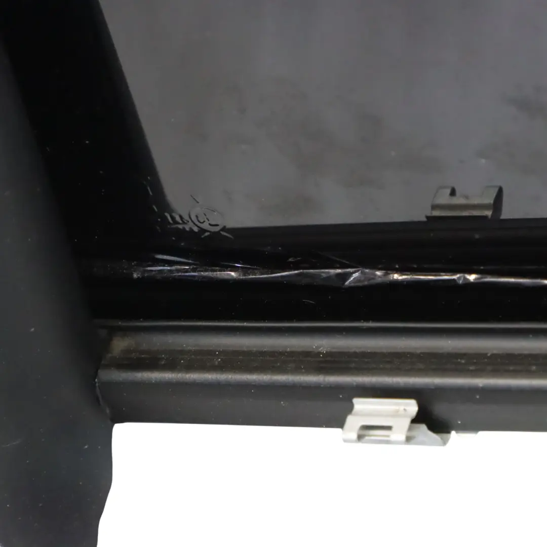 Porta posteriore destra Mineralweiss White Metallic - A96 per BMW X1 F48 con numero di parte 7461352 BMW X1 F48 Porta posteriore destra Mineralweiss White Metallic - A96 - SKU 7461352-MW - Numero di parte 7461352