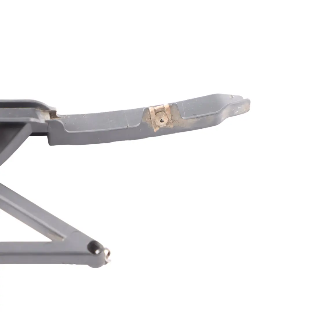 BMW F32 F33 F36 LCI Air Duct Brake Vent Bracket Panel Front Right O/S - SKU 7465289 - Part number 7465289