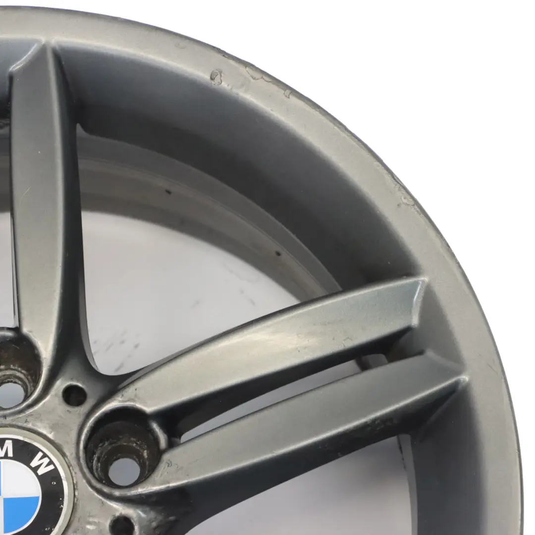Cerchio lega posteriore grigio 18" 8,5J M Doppie razze 208 per BMW E81 E87 con numero di parte 7839305 BMW E81 E87 Cerchio lega posteriore grigio 18" 8,5J M Doppie razze 208 - SKU 7839305-9 - Numero di parte 7839305