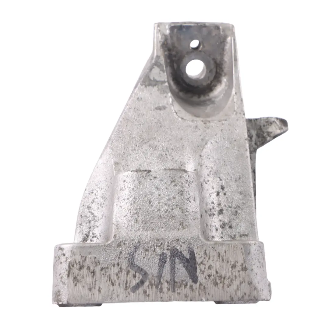 Łapa Wspornik Mocowanie Lewo do Audi Q7 4L 4.2 TDI o numerze 7L8199307B Audi Q7 4L 4.2 TDI Łapa Wspornik Mocowanie Lewo - SKU 7L8199307B - Numer Części 7L8199307B