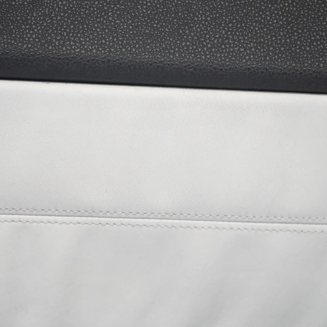 Boczek Drzwi Prawy Szara Skóra New England Silverstone do BMW Z4 E85 E86 o numerze 8035478 BMW Z4 E85 E86 Boczek Drzwi Prawy Szara Skóra New England Silverstone - SKU 8035478 - Numer Części 8035478