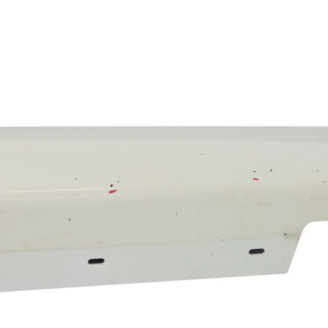 Gonna laterale M Sport Pannello destro Alpinweiss Bianco - 300 per BMW X1 E84 con numero di parte 8047544 BMW X1 E84 Gonna laterale M Sport Pannello destro Alpinweiss Bianco - 300 - SKU 8047544-AW1 - Numero di parte 8047544