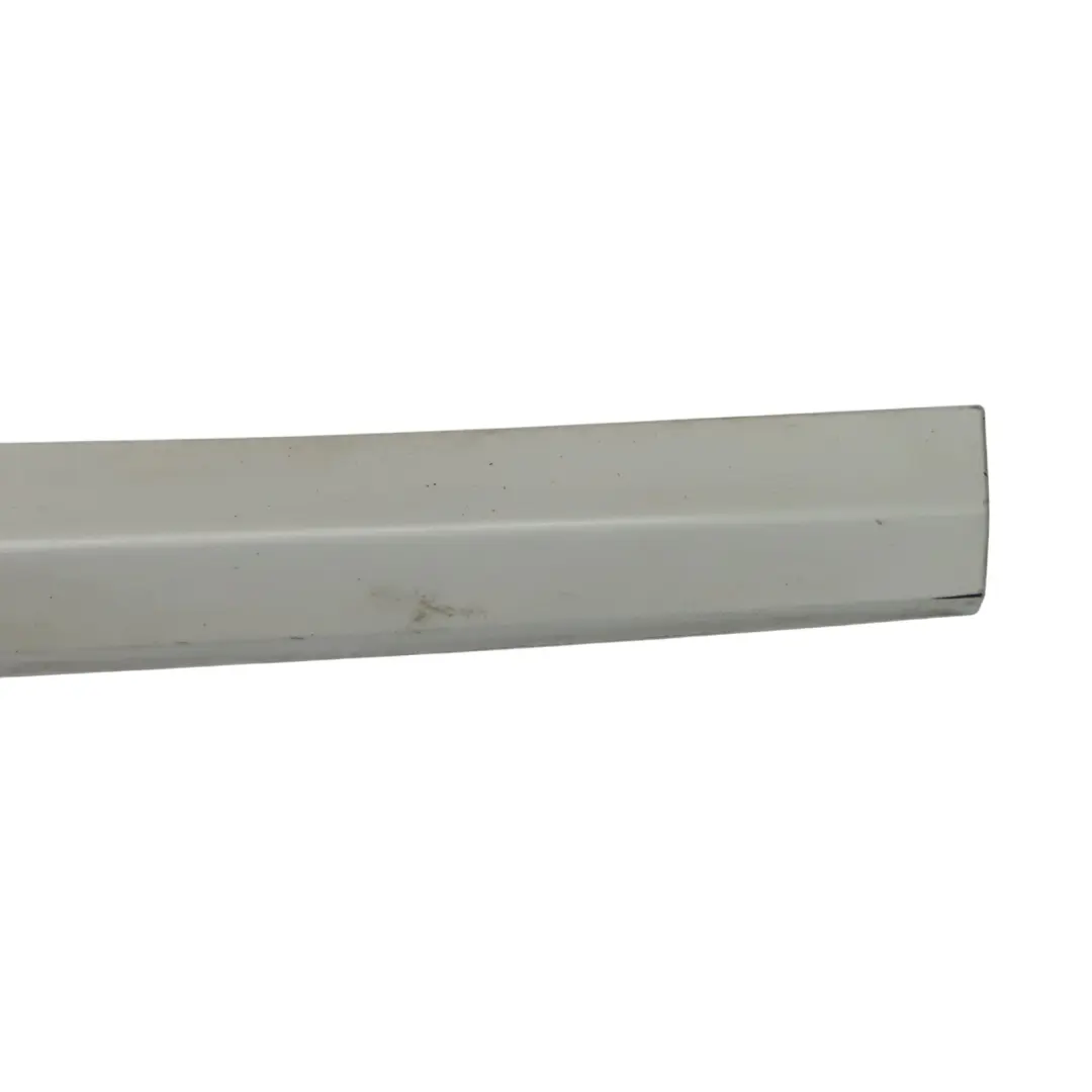 BMW X1 F48 Frontstoßstange Schild Platte Halterung Rechts Mineral Weiss - A96 - SKU 8067706-MW - Teilenummer 8067706