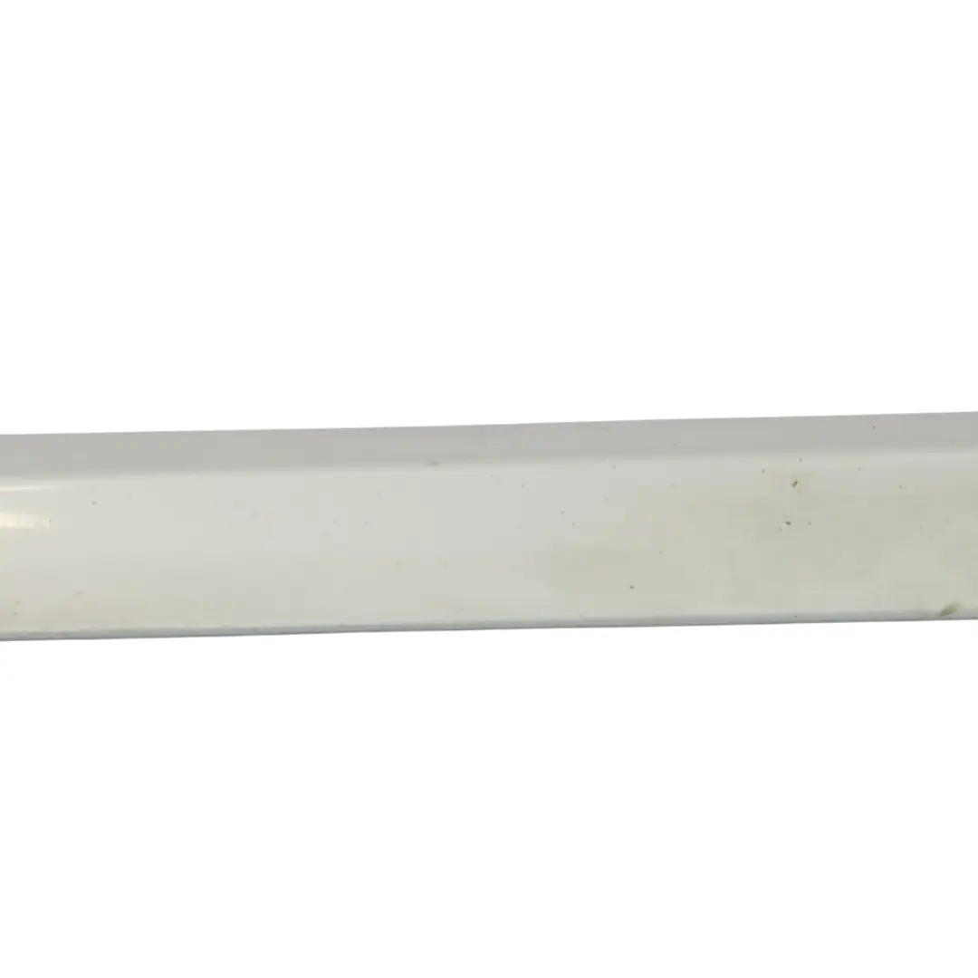 BMW X1 F48 Frontstoßstange Schild Platte Halterung Rechts Mineral Weiss - A96 - SKU 8067706-MW - Teilenummer 8067706