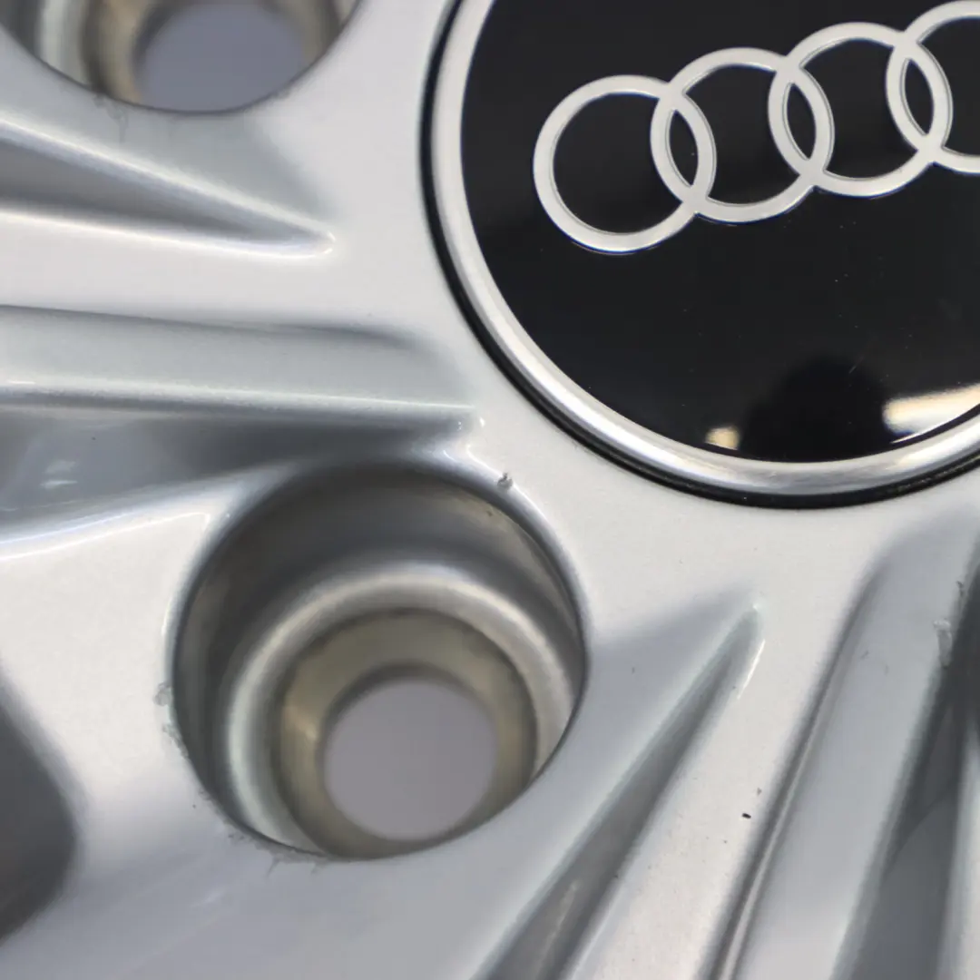 Cerchio in lega argento 18" ET:45 7J per Audi Q2 GA con numero di parte 81A601025AL Audi Q2 GA Cerchio in lega argento 18" ET:45 7J - SKU 81A601025AL-2 - Numero di parte 81A601025AL