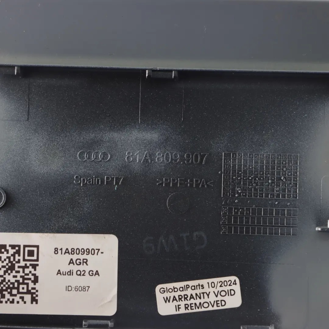 Audi Q2 GA Kraftstoffeinfüllstutzen Klappen Abdeckung Pfeilgrau Perleffekt Z7W - SKU 81A809907-AGR - Teilenummer 81A809907