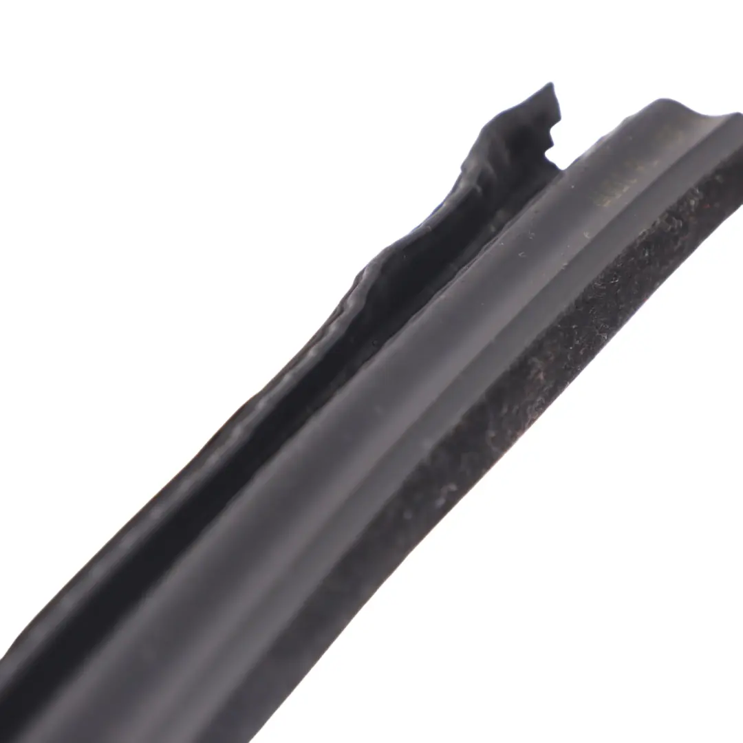 Guide de fenêtre Porte arrière gauche Joint d'étanchéité pour Audi Q2 GA à propos du numéro de pièce 81A839479 Audi Q2 GA Guide de fenêtre Porte arrière gauche Joint d'étanchéité - SKU 81A839479 - Numéro de pièce 81A839479