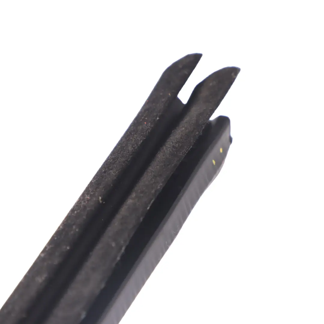 Guide de fenêtre Porte arrière gauche Joint d'étanchéité pour Audi Q2 GA à propos du numéro de pièce 81A839479 Audi Q2 GA Guide de fenêtre Porte arrière gauche Joint d'étanchéité - SKU 81A839479 - Numéro de pièce 81A839479