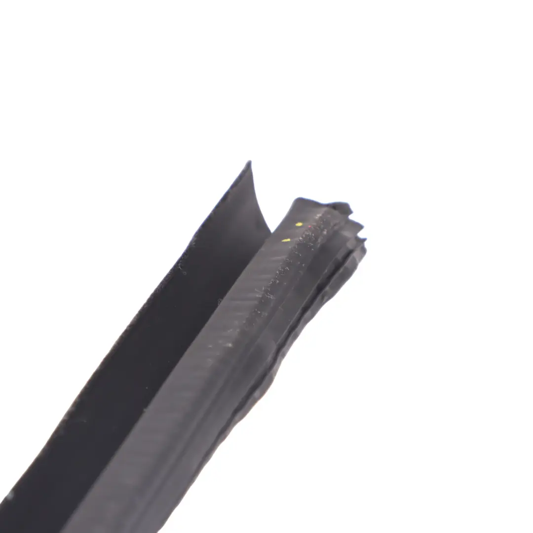 Guide de fenêtre Porte arrière gauche Joint d'étanchéité pour Audi Q2 GA à propos du numéro de pièce 81A839479 Audi Q2 GA Guide de fenêtre Porte arrière gauche Joint d'étanchéité - SKU 81A839479 - Numéro de pièce 81A839479