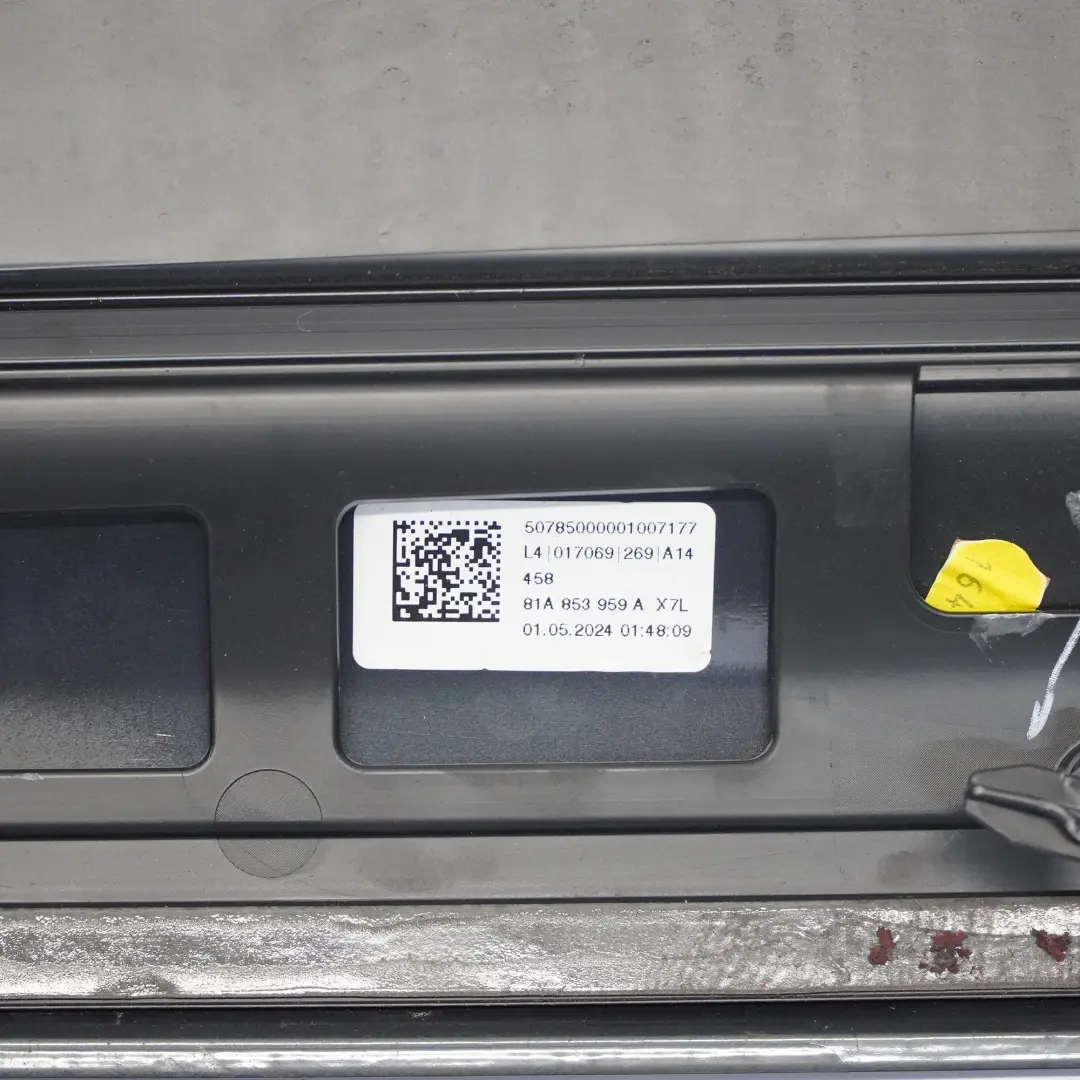 Striscia modanatura porta sinistra Freccia Grigio Effetto Perla - Z7W per Audi Q2 GA con numero di parte 81A853959A-AGR Audi Q2 GA Striscia modanatura porta sinistra Freccia Grigio Effetto Perla - Z7W - SKU 81A853959A-AGR - Numero di parte 81A853959A-AGR