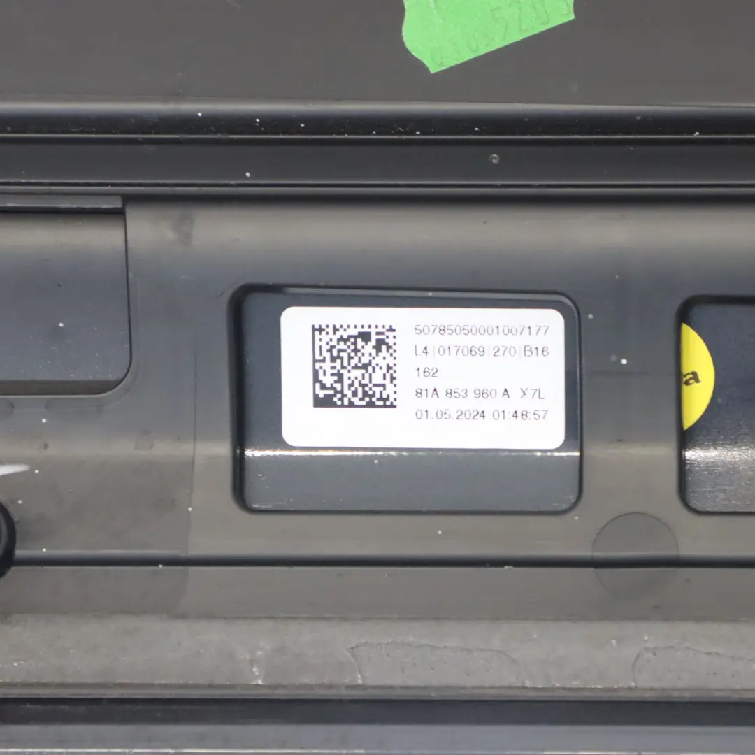 Türschwellerabdeckung Zierleiste vorne rechts Arrow Grey - Z7W für Audi Q2 GA mit Teilenummer 81A853960A Audi Q2 GA Türschwellerabdeckung Zierleiste vorne rechts Arrow Grey - Z7W - SKU 81A853960A-AGR - Teilenummer 81A853960A