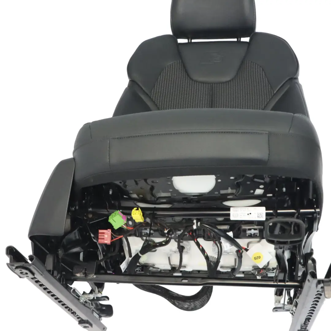 Asiento Delantero Derecho Calefactado S Line Cuero Negro Gris para Audi Q2 GA con número de pieza 81A881806AP Audi Q2 GA Asiento Delantero Derecho Calefactado S Line Cuero Negro Gris - SKU 81A881806AP-1 - Número de pieza 81A881806AP