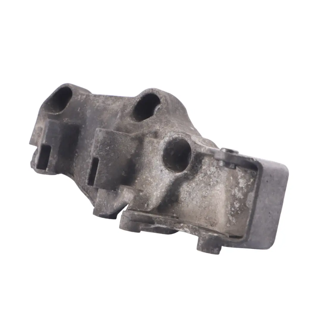 staffa di montaggio dell'alternatore Portapacchi per Renault Master III con numero di parte 8200803443 Renault Master III staffa di montaggio dell'alternatore Portapacchi - SKU 8200803443 - Numero di parte 8200803443