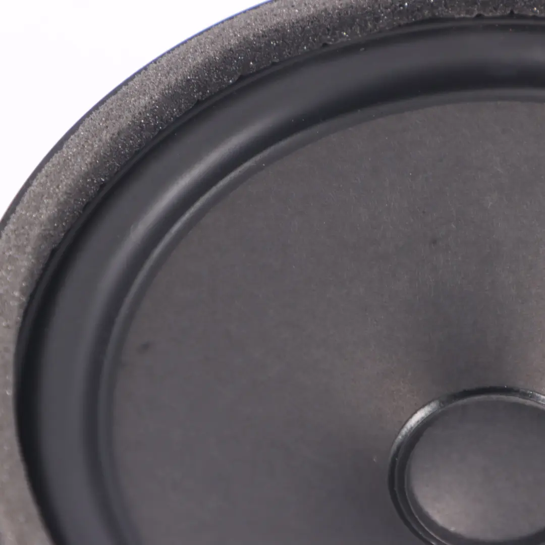 Haut parleur de porte arrière gauche droite basse tonalité pour Audi Q2 GA à propos du numéro de pièce 83A035411A Audi Q2 GA Haut parleur de porte arrière gauche droite basse tonalité - SKU 83A035411A - Numéro de pièce 83A035411A