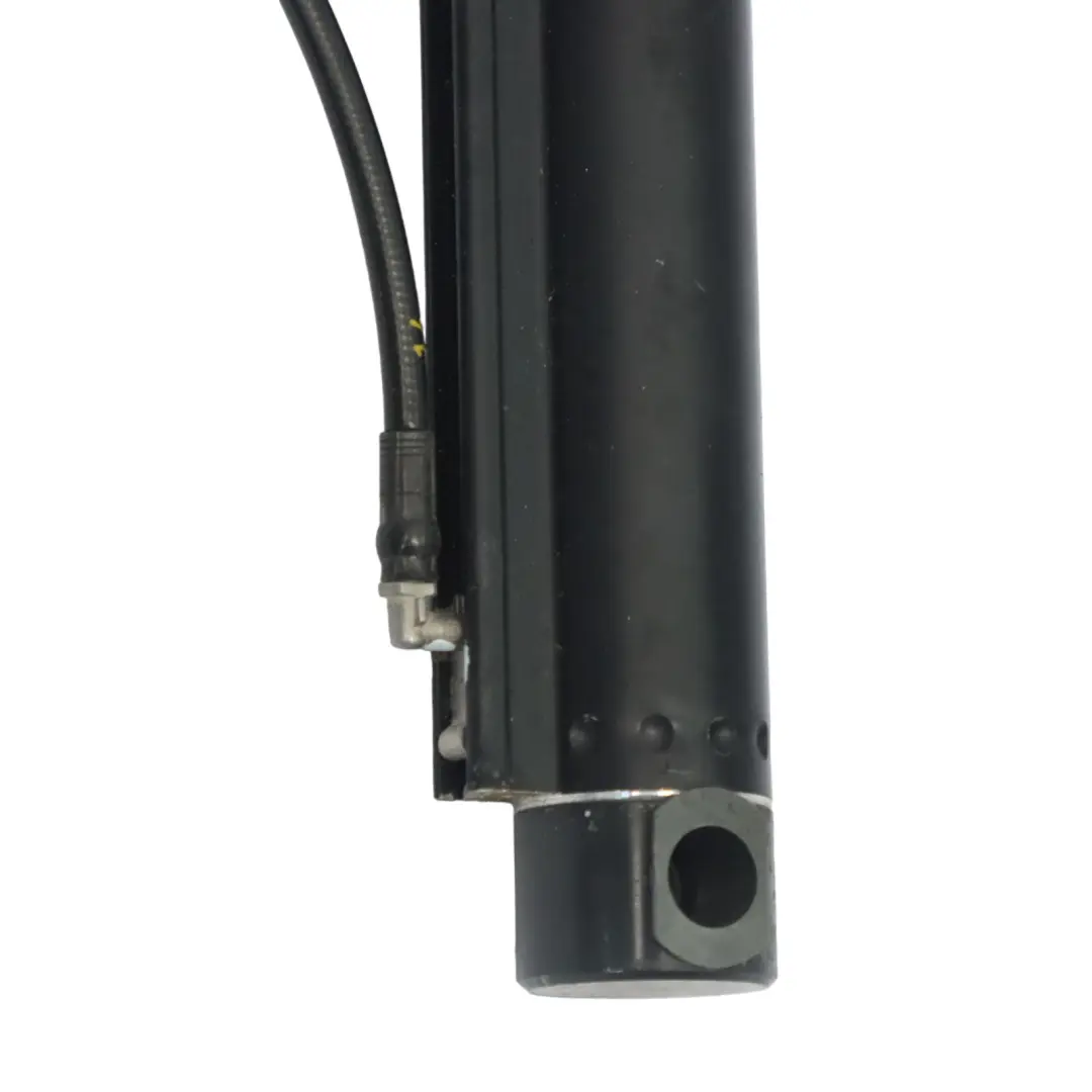 Cylinder Hydrauliczny Prawy do Audi TT 8J o numerze 8J7871795 Audi TT 8J Cylinder Hydrauliczny Prawy - SKU 8J7871795 - Numer Części 8J7871795