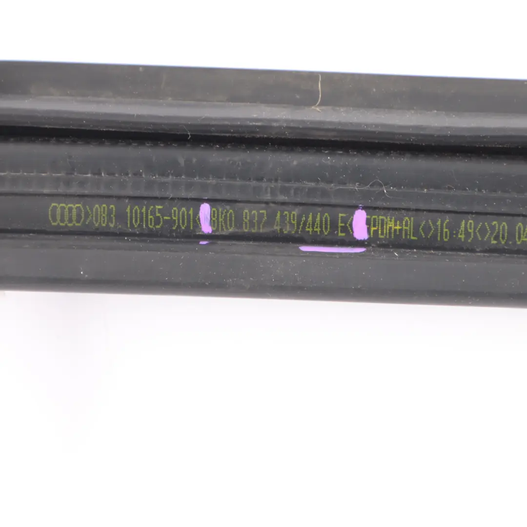 Joint de rail guidage fenêtre porte avant caoutchouc droit pour Audi A4 B8 à propos du numéro de pièce 8K0837440F Audi A4 B8 Joint de rail guidage fenêtre porte avant caoutchouc droit - SKU 8K0837440F - Numéro de pièce 8K0837440F