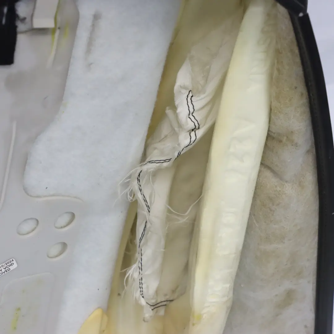 Siège Avant Droit Coussin Tissu Cuir Noir pour Audi A4 B8 S-line à propos du numéro de pièce 8K0881806BH Audi A4 B8 S-line Siège Avant Droit Coussin Tissu Cuir Noir - SKU 8K0881806BH - Numéro de pièce 8K0881806BH