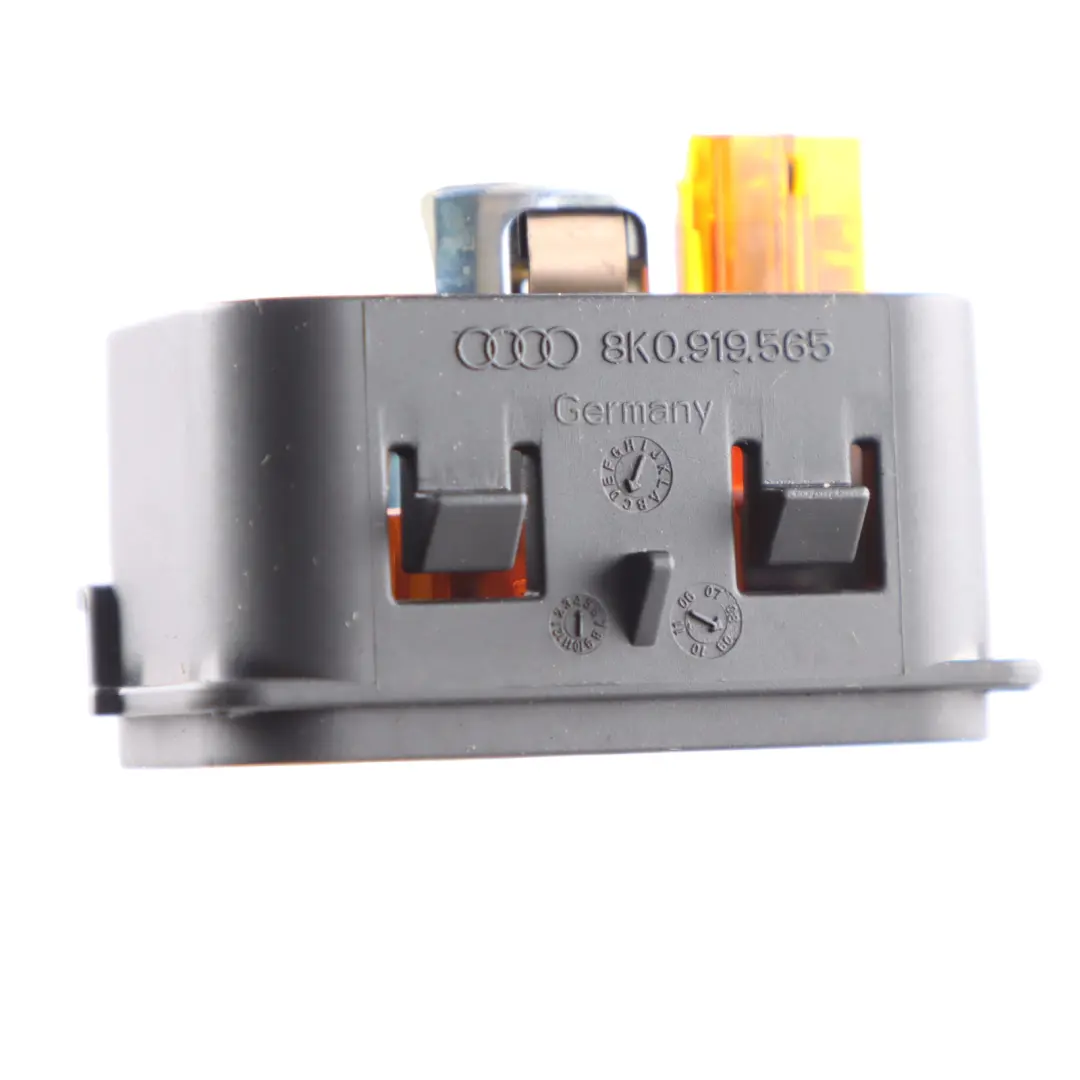 Intérieur arrière 12V Prise courant Chargeur Garniture pour Audi A4 B8 à propos du numéro de pièce 8K0919565 Audi A4 B8 Intérieur arrière 12V Prise courant Chargeur Garniture - SKU 8K0919565 - Numéro de pièce 8K0919565