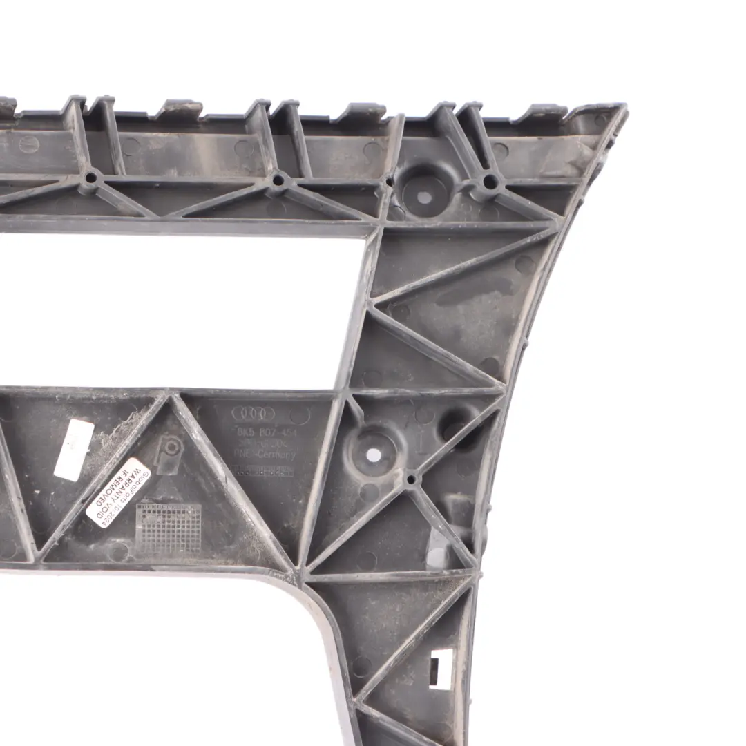 Soporte parachoques riel guía trasero lado derecho pasajero para Audi A4 B8 con número de pieza 8K5807454 Audi A4 B8 Soporte parachoques riel guía trasero lado derecho pasajero - SKU 8K5807454 - Número de pieza 8K5807454