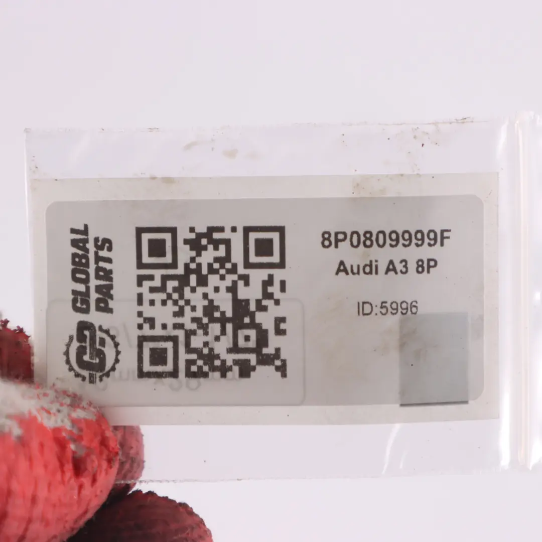 tappo copertura bocchettone riempimento carburante per Audi A3 8P con numero di parte 8P0809999F Audi A3 8P tappo copertura bocchettone riempimento carburante - SKU 8P0809999F - Numero di parte 8P0809999F