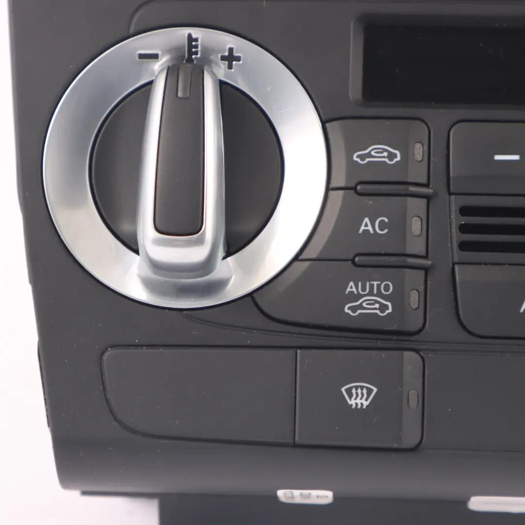 Audi A3 8P Panel Nawiewu Klimatyzacji - SKU 8P0820043BK - Numer Części 8P0820043BK