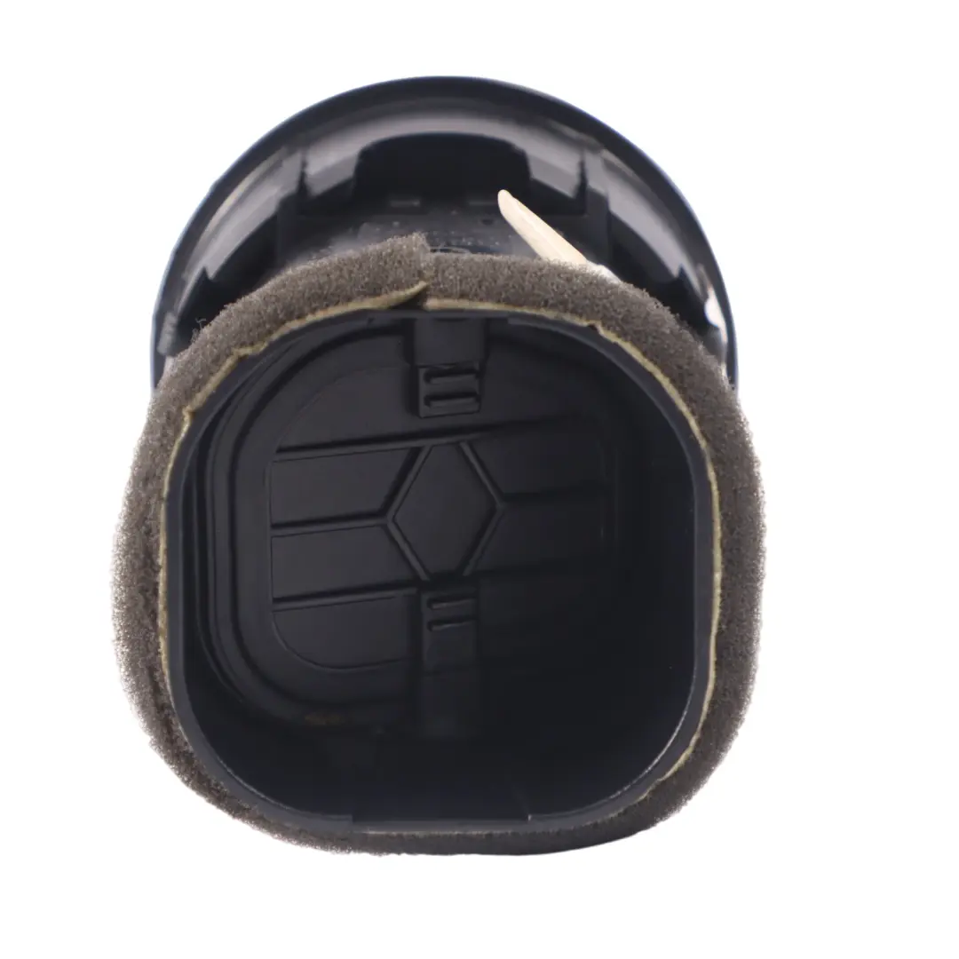 bocchetta aria cruscotto ugello griglia ventilazione per Audi A3 8P con numero di parte 8P0820901C Audi A3 8P bocchetta aria cruscotto ugello griglia ventilazione - SKU 8P0820901C - Numero di parte 8P0820901C